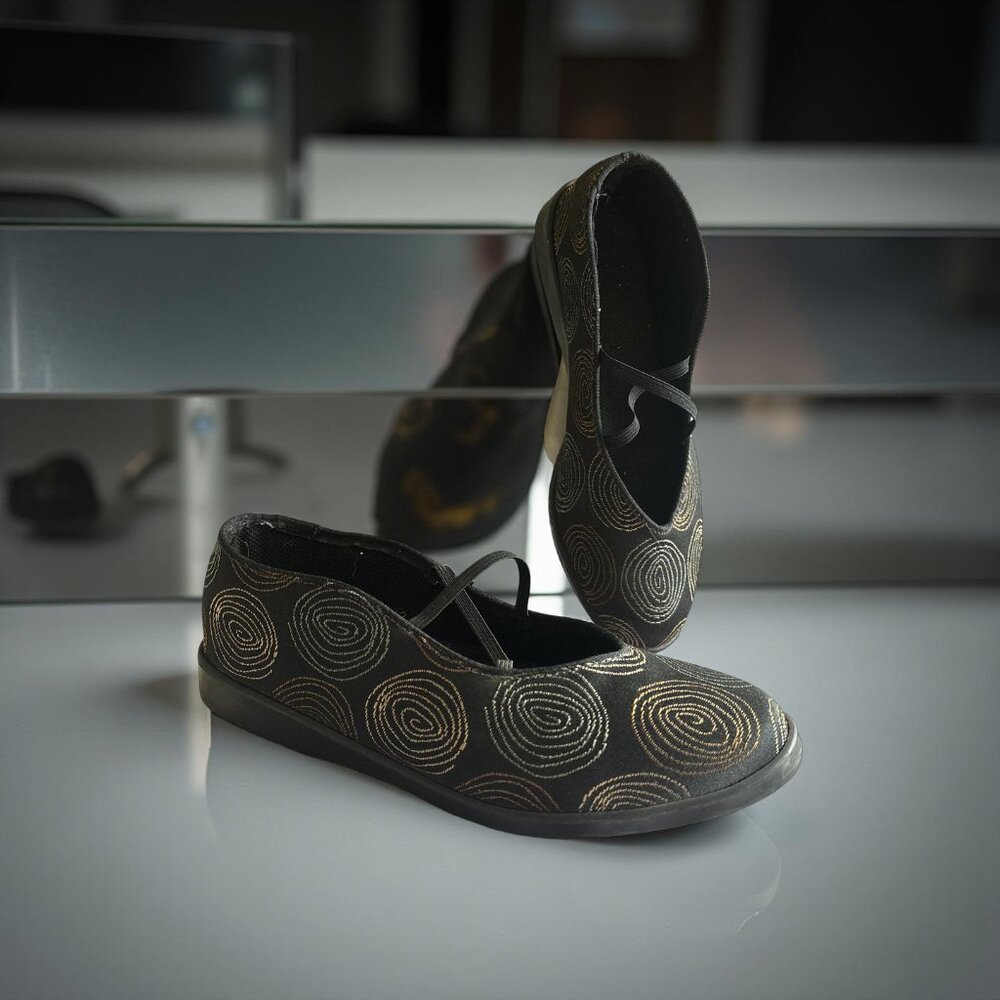 Apropos Flats with Elastic Straps Size 7.5 M